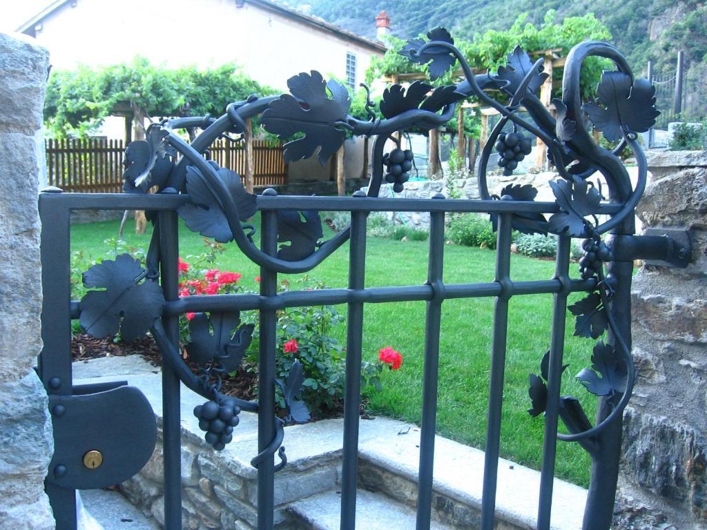 La Maison Des Vignerons Chambres D'Hotes B&B Donnaz الغرفة الصورة